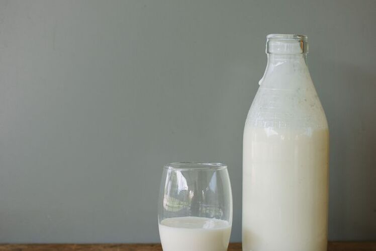 A kefir egy egészséges ital, amelyet a napi étrendbe ajánlunk.