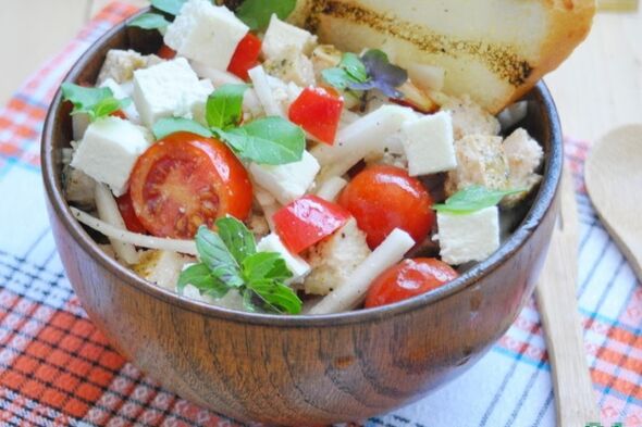 Gabona saláta basmati rizzsel azoknak, akik mediterrán diétával szeretnének fogyni