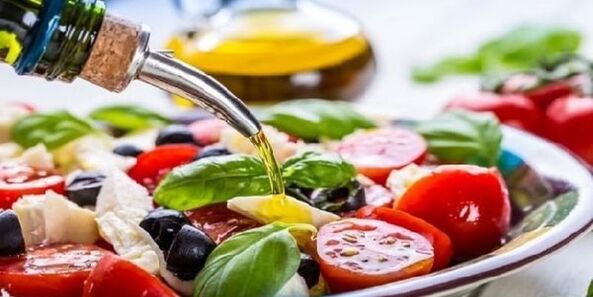 Mediterrán diétás ételek elkészítésekor olívaolajat kell használni.